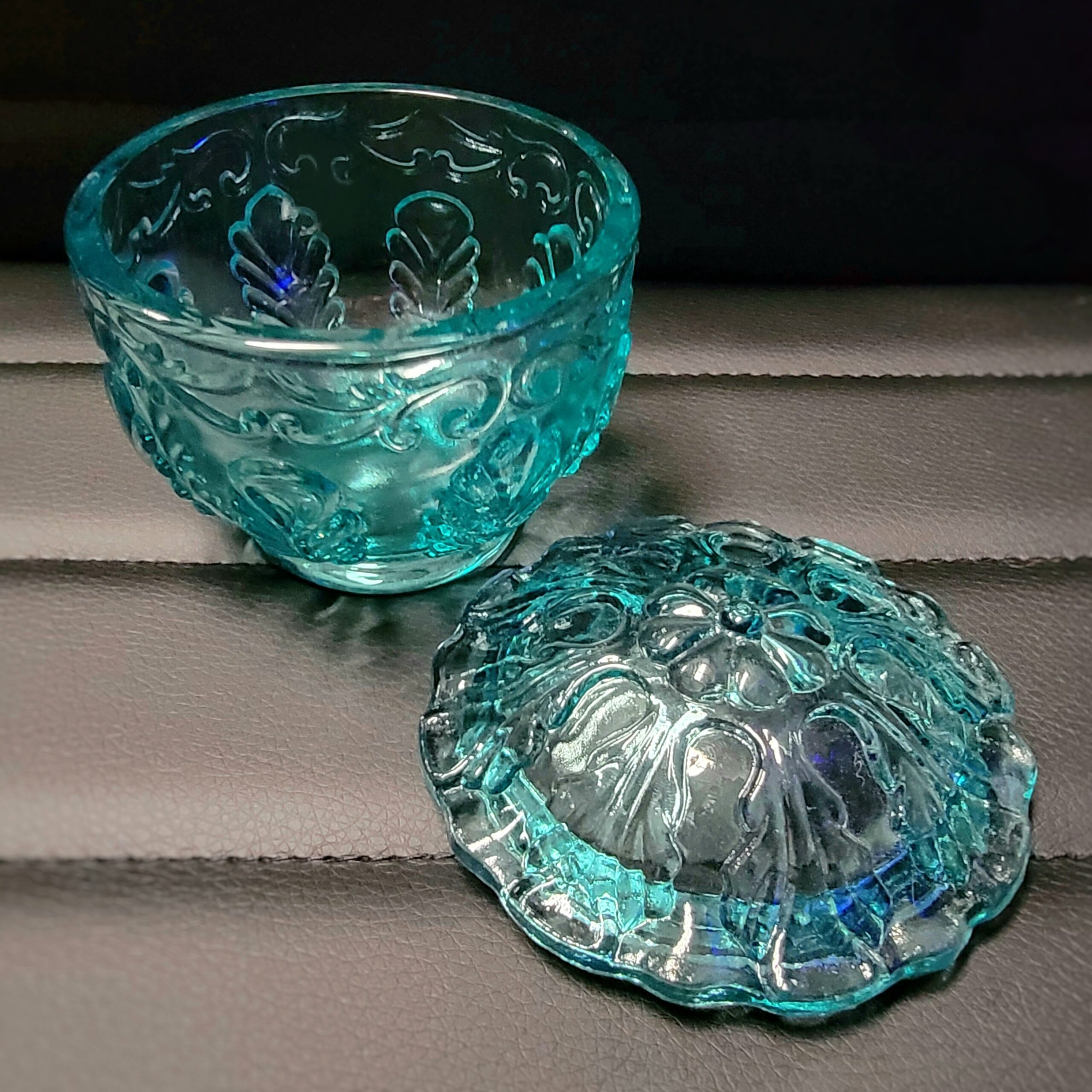 Slide 4 for Vintage Style Blue Uranium Glass Lidded Dish, Pink UV Glow