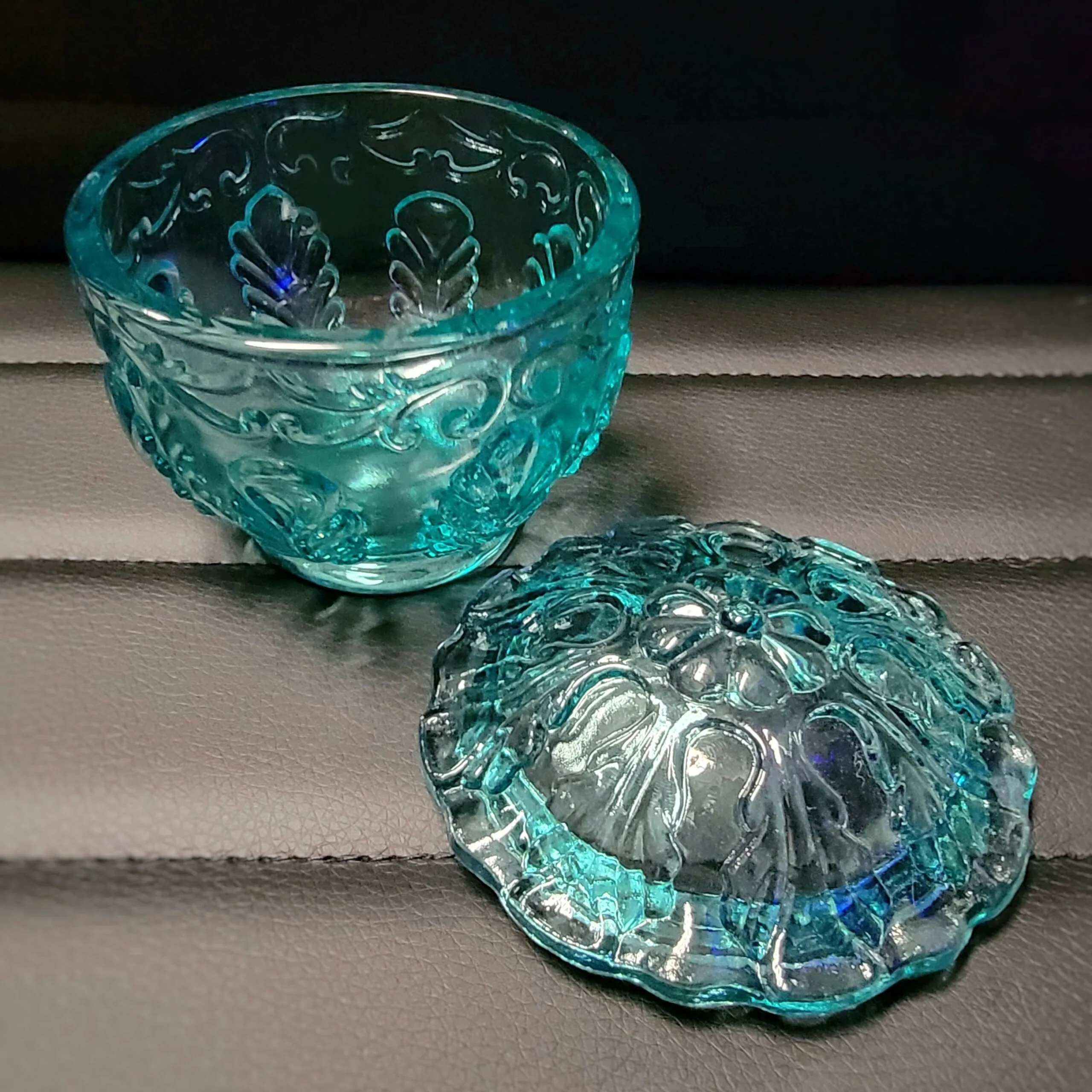 Slide 4 for Vintage Style Blue Uranium Glass Lidded Dish, Pink UV Glow